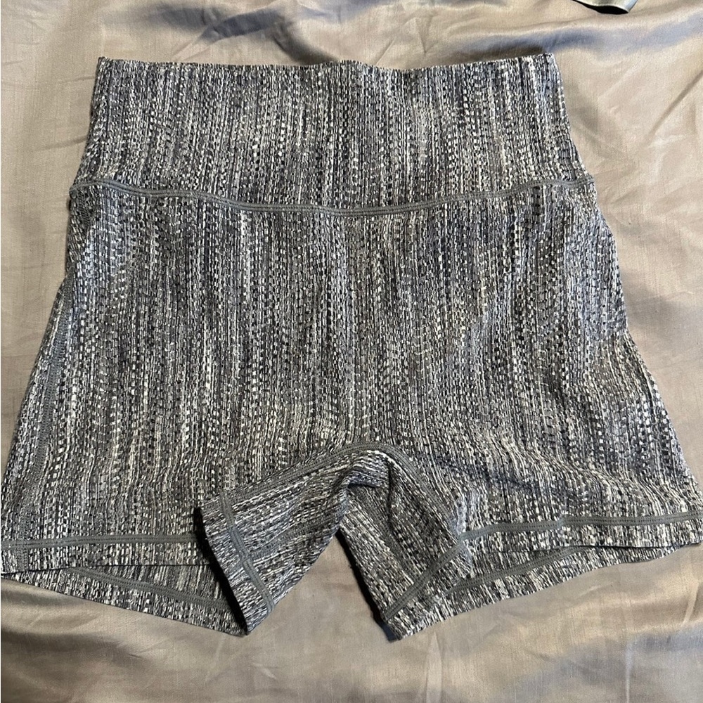 Like New P’tula Peak 4” shorts size L